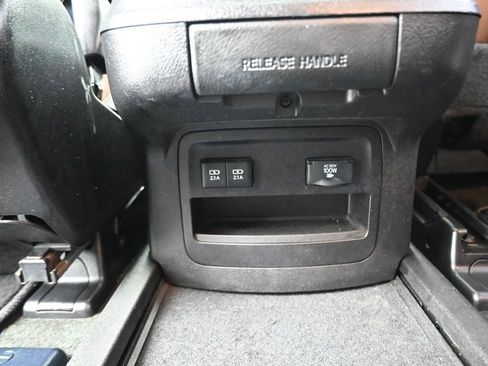 Used 2018 Toyota Sienna Limited image 30