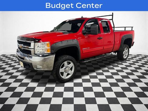 Used 2010 Chevrolet Silverado 2500 LT w/ Interior Plus Package AWD/4WD image 4