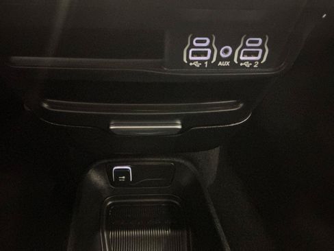 Used 2025 Chrysler Pacifica Select AWD/4WD image 26
