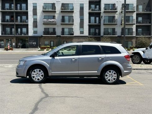 Used 2020 Dodge Journey SE FWD image 4