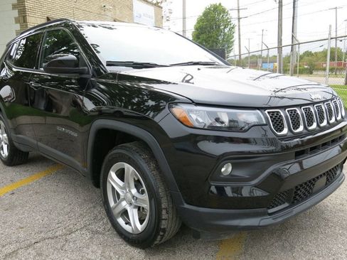 Used 2024 Jeep Compass Latitude AWD/4WD image 1