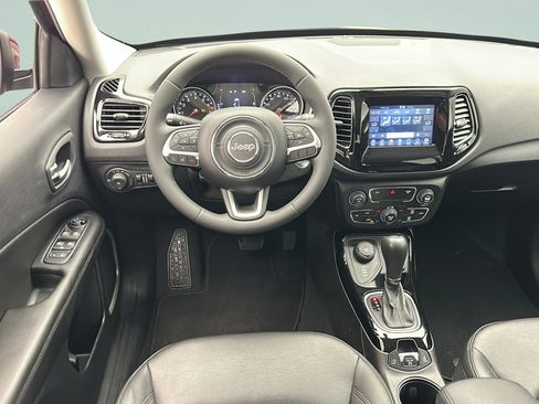 Used 2021 Jeep Compass Latitude AWD/4WD image 10