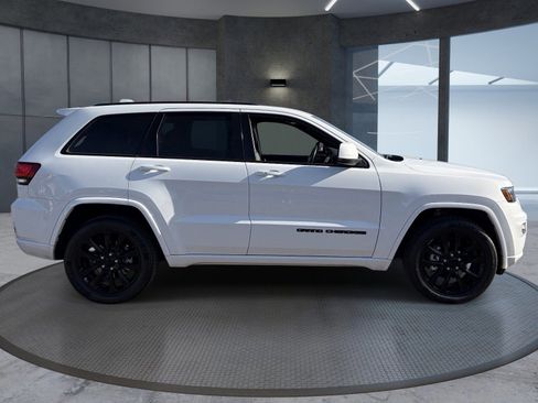 Used 2019 Jeep Grand Cherokee Altitude RWD image 7