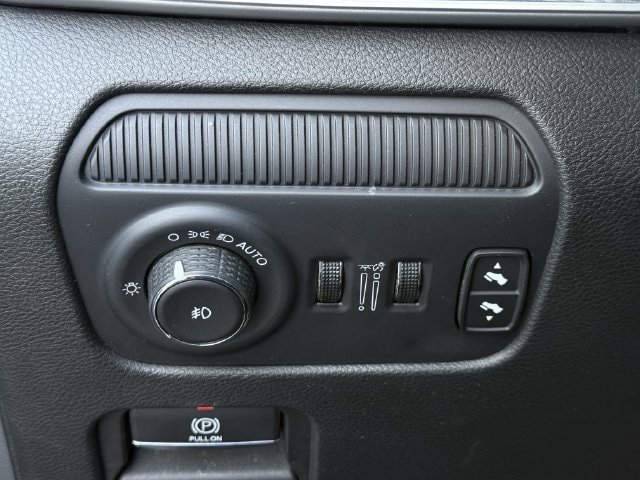 Used 2024 Jeep Wagoneer L Series II w/ Flexible Seating Group AWD/4WD image 22