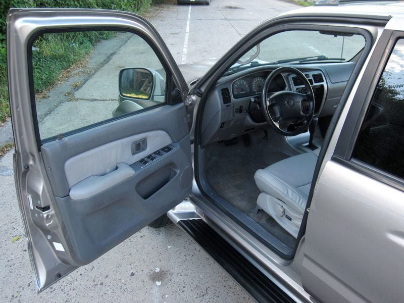 Used 2002 Toyota 4Runner SR5 RWD image 17