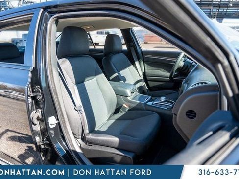 Used 2022 Chrysler 300 Touring w/ Sport Appearance Package image 24