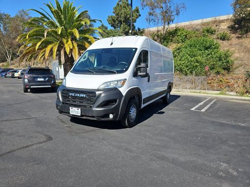 Used 2024 RAM ProMaster 2500 w/ Convenience Group FWD image 3