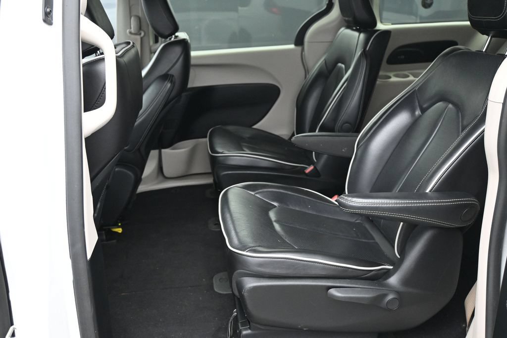 Used 2023 Chrysler Pacifica Limited FWD image 21