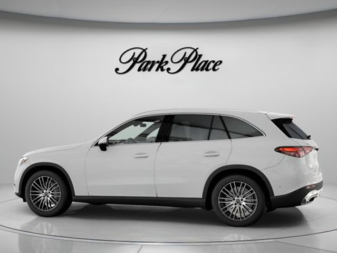 Used 2026 Mercedes-Benz GLC 300 image 9