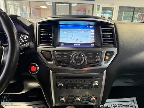 Used 2020 Nissan Pathfinder SL AWD/4WD image 13