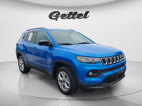 Used 2025 Jeep Compass Latitude w/ Sun & Sound Group AWD/4WD image 5