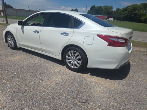Used 2017 Nissan Altima 2.5 S w/ Power Driver Seat Package FWD image 10