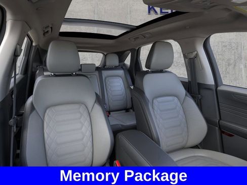 New 2024 Ford Escape SE w/ PHEV Premium Package FWD image 10