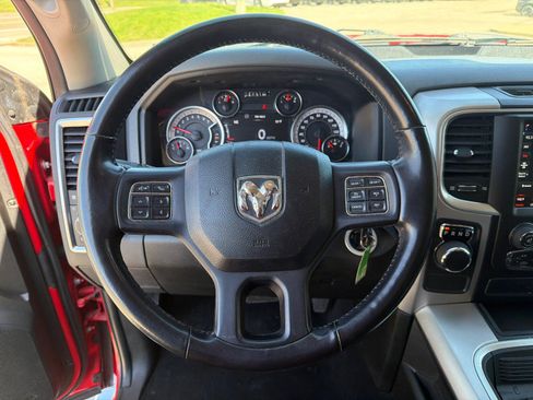 Used 2020 RAM 1500 Classic SLT w/ Luxury Group RWD image 13