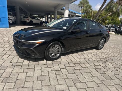Used 2024 Hyundai Elantra SEL FWD image 21