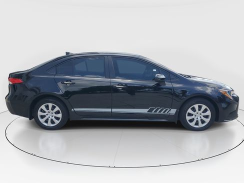 Used 2025 Toyota Corolla LE FWD image 2