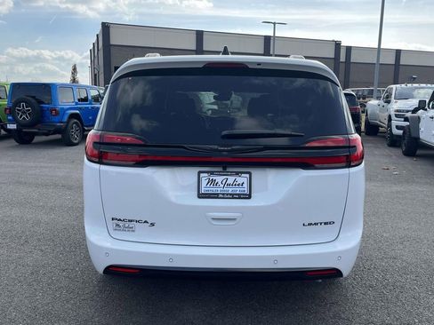 New 2026 Chrysler Pacifica Limited w/ S Appearance Package image 8