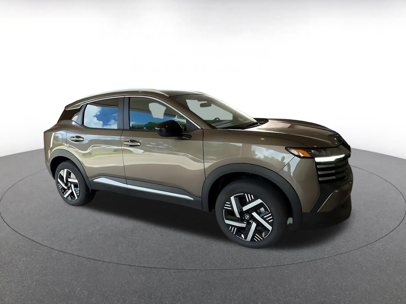 Used 2026 Nissan Kicks SV w/ Cold Weather Package FWD image 2