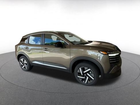 Used 2026 Nissan Kicks SV w/ Cold Weather Package FWD image 2