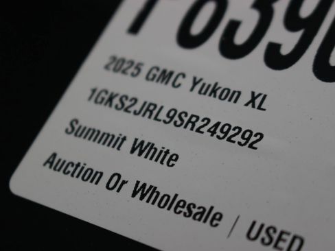 Used 2025 GMC Yukon XL Denali image 46