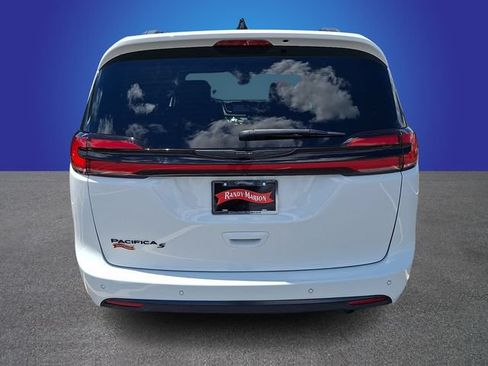 Used 2025 Chrysler Pacifica Limited FWD image 5