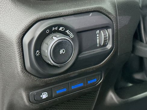 Used 2023 Jeep Wrangler Unlimited Sahara AWD/4WD image 16
