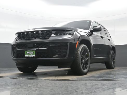 New 2026 Jeep Grand Cherokee Altitude image 11