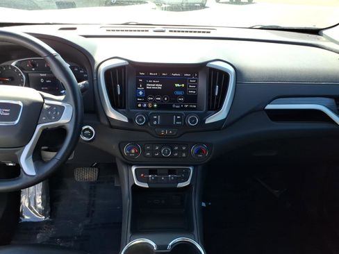 Used 2024 GMC Terrain SLT image 13