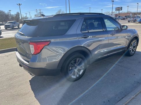 Used 2023 Ford Explorer XLT w/ Equipment Group 202A image 4