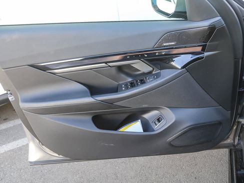 Used 2025 BMW i5 xDrive40 w/ Executive Package image 17