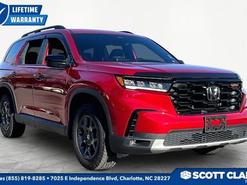 Used 2025 Honda Pilot TrailSport image 1