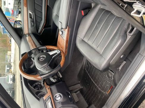 Used 2013 Mercedes-Benz E 550 4MATIC Sedan image 9