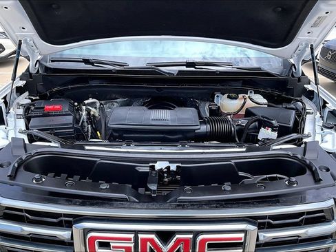Used 2025 GMC Yukon AT4 w/ AT4 Premium Package AWD/4WD image 12