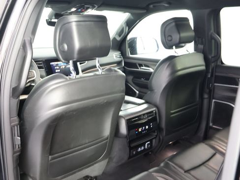 Used 2023 Jeep Wagoneer L Series II AWD/4WD image 36