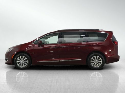 Used 2018 Chrysler Pacifica Touring-L Plus image 2
