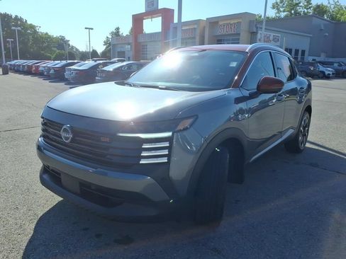 Used 2025 Nissan Kicks SR AWD/4WD image 18