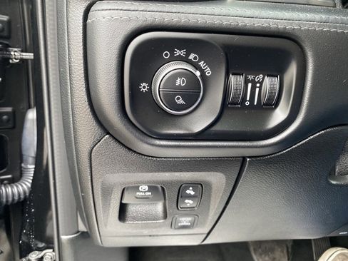 Used 2021 RAM 1500 Limited w/ Body Color Bumper Group image 32