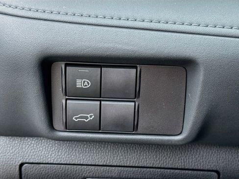 Used 2022 Toyota Highlander XLE FWD image 37
