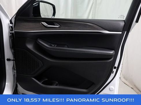 Used 2023 Jeep Grand Cherokee L Limited AWD/4WD image 34