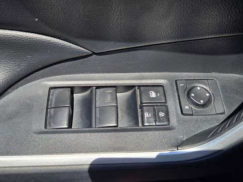 Used 2021 Toyota RAV4 XLE w/ XLE Grade Weather Package AWD/4WD image 24