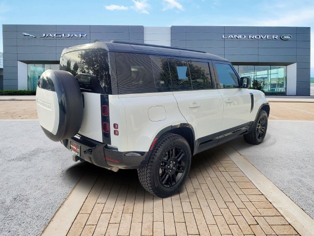 Used 2024 Land Rover Defender 110 X-Dynamic SE AWD/4WD image 4