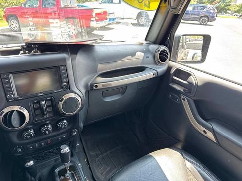 Used 2016 Jeep Wrangler Unlimited Sahara AWD/4WD image 19