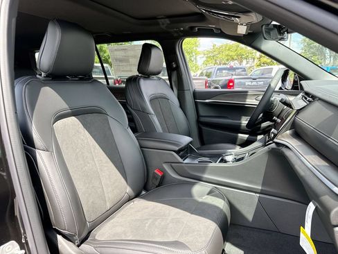 New 2026 Jeep Grand Cherokee L 4WD image 30