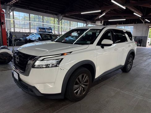 Used 2022 Nissan Pathfinder S AWD/4WD image 1