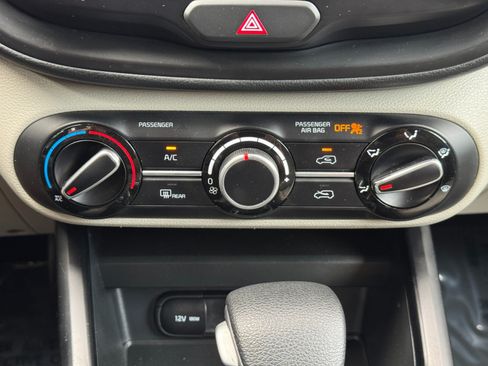 Used 2023 Kia Soul LX w/ LX Technology Package FWD image 24