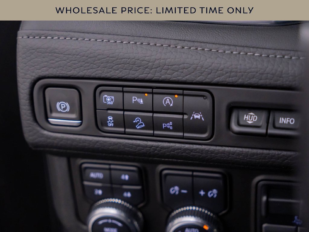 Used 2024 GMC Yukon Denali w/ Denali Reserve Package AWD/4WD image 24
