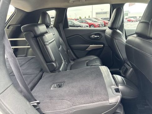 Used 2017 Jeep Cherokee Limited AWD/4WD image 16