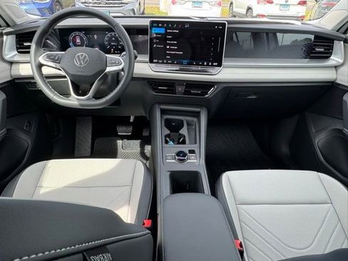 New 2025 Volkswagen Tiguan SE AWD/4WD image 14