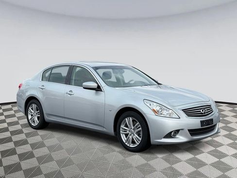 Used 2015 INFINITI Q40 AWD w/ Navigation Package image 1