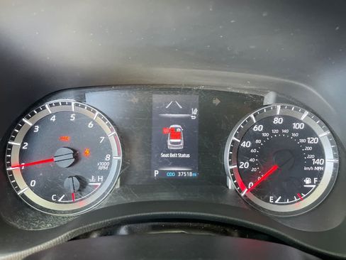Used 2021 Toyota Highlander LE FWD image 13